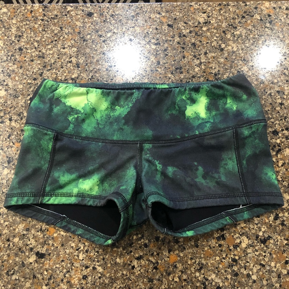 Fleo Shorts- Size Small